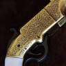 Pistole Volcanic z roku 1854, mosaz a imitace perleti, nefunkční replika