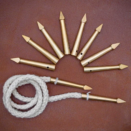 Set mit 10 Messing-Nestelspitzen (Pyramide), 3,8 cm