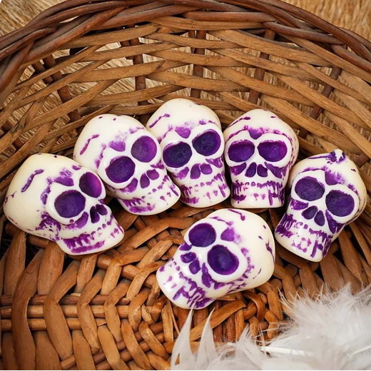 Knochenperlen in Schädelform, Weiß-Lila, 6er-Set - Outlet