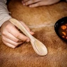 Středověká dřevěná lžíce – Rustikální hodování