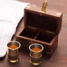 Námořnické panákové skleničky v malé dřevěné truhličce