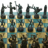 Schachspiel griechische Mythologie mit blauen und braunen Figuren und Schachbrett aus Messing 36x36 cm