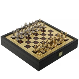 Šachy Antické Řecko a Řím v dřevěné kazetě se zlatými/stříbrnými figurkami a mosaznou šachovnicí 27x27cm