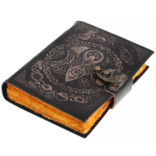 Černý kožený grimoár Trojná bohyně s magickými symboly a ručním papírem