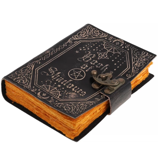 Schwarzes Leder-Grimoire "Book of Shadows" mit okkulten Symbolen