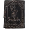 Schwarzes Leder-Grimoire "Book of Shadows" mit okkulten Symbolen