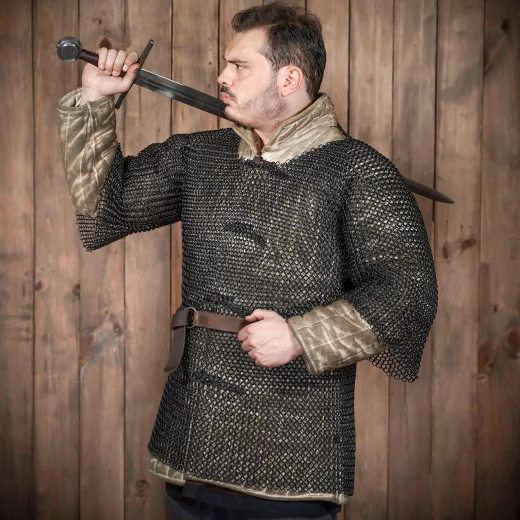 Černěný kroužkový Haubergeon s polstrovanými lemy, 10 mm nenýtované kroužky