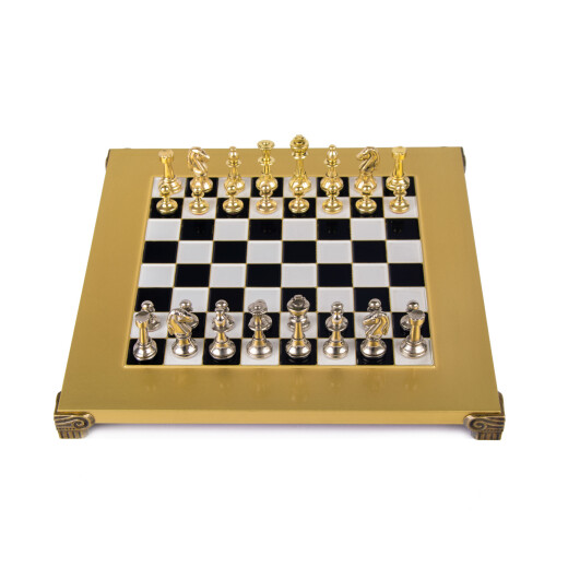 Kovové šachy Staunton se zlatými/stříbrnými figurkami a mosaznou šachovnicí 28x28 cm