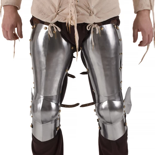 Spätmittelalterliches Plattenbeinzeug mit Kniebuckeln