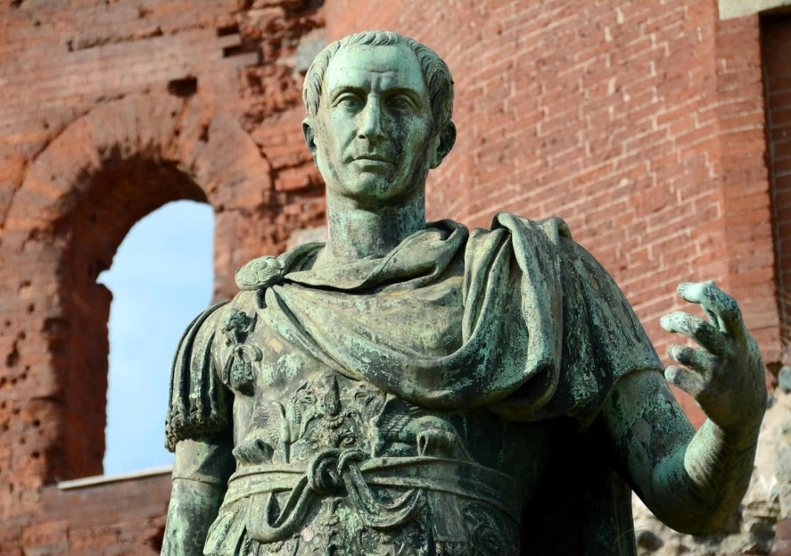 Vojevůdce Julius Caesar se zapsal do seznamu nejmocnějších mužů antiky