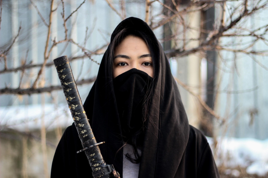 Was steht hinter den übernatürlichen Eigenschaften der Ninja-Kämpfer? Geschicklichkeit und eine jahrelange Ausbildung