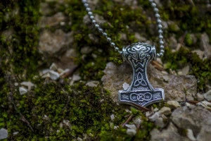 Was ist das Geheimnis der legendären Waffe aus der nordischen Mythologie? Entdecken Sie die Kraft von Thors Hammer