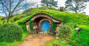 Kdo byl kdo v Pánu prstenů: postavy a jejich příběhy (kompletní průvodce)