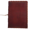 Kožený zápisník s deskami obšitými řemínkem