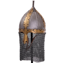 Russischer mittelalterlicher Helm mit Kettenbrünne Bojar
