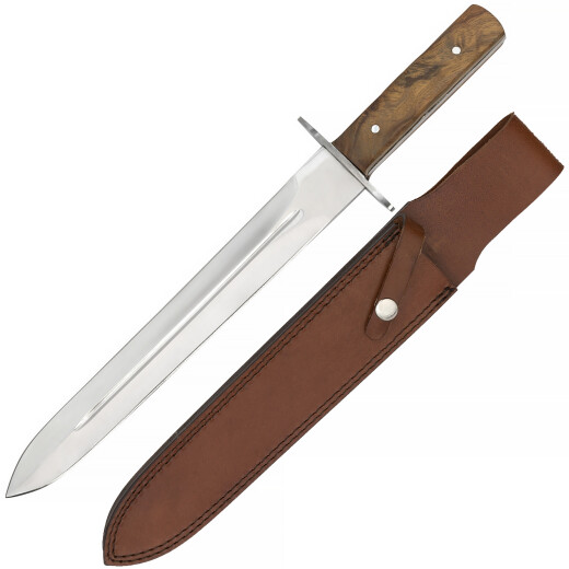 Sturdy dagger with leather sheath