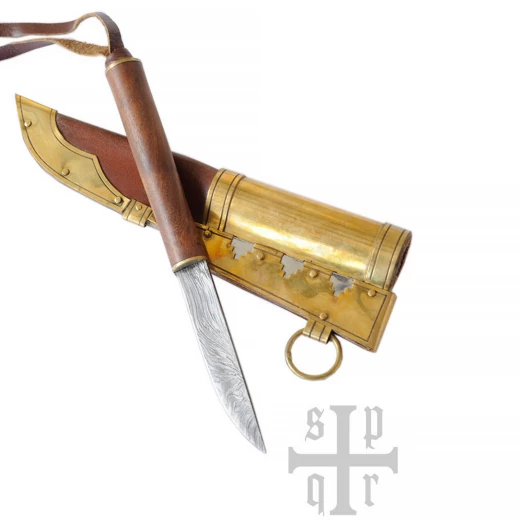Malý vikingský nůž s damaškovou čepelí a dřevěnou rukojetí podle nálezu z Gotlandu