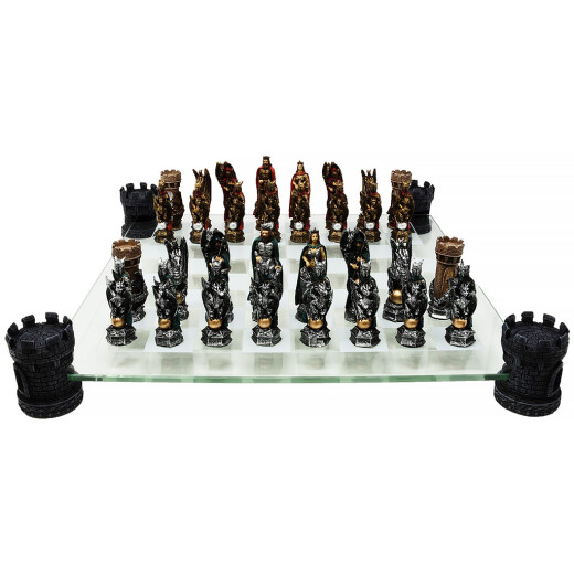 Schachfiguren König Arthur, gold-silberne Figuren mit Schachbrett aus Glass