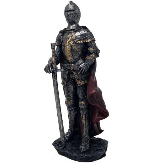 Figurka rytíře s červeným pláštěm a mečem