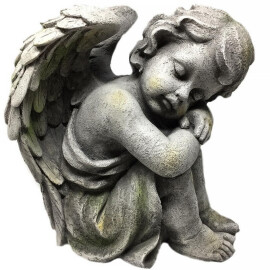 Zahradní socha anděl 34cm sedící schoulené dítě, šedo-zelená patina