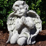 Zahradní socha anděl 27cm klečící modlící se, šedo-zelená patina