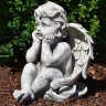 Zahradní socha anděl 27cm sedící s hlavou v dlaních, šedo-zelená patina
