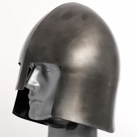Normanská helma s protáhlým zvonem