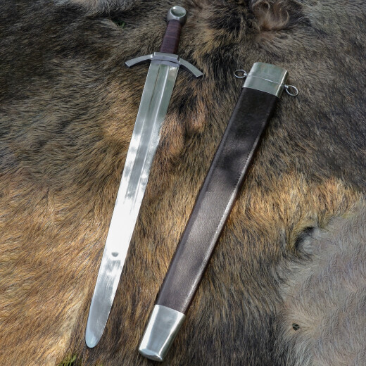 Středověký široký meč s pochvou