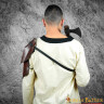 Schulterschutz aus Leder mit Prägung vom Keltischen Spiralmuster