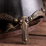 Nánosníková přilba s keltskými motivy, patiovaná ocel