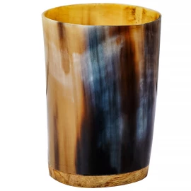 Schnapsglas aus Horn mit Holzboden