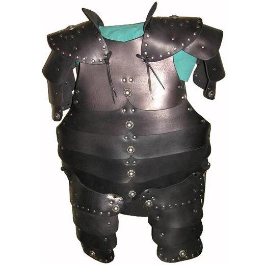Kožená zbroj zdobená nýty
