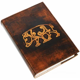 Kožený zápisník s vyraženým keltským kancem