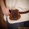 Mittelalterliche Gürteltasche aus Leder mit Knebelknopfverschluss aus Horn