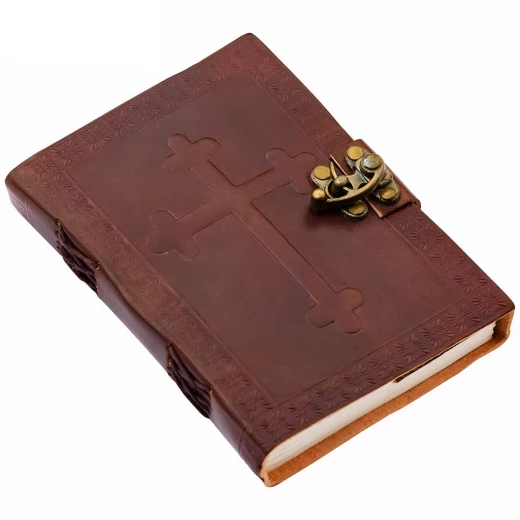 Zápisník s vyraženým keltským křížem na kožených deskách