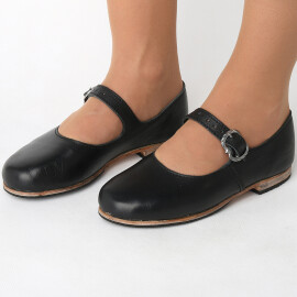Ladies low shoes to a folk costume