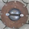 Dřevěný pukléř zpevněný puklicí a železnými pláty