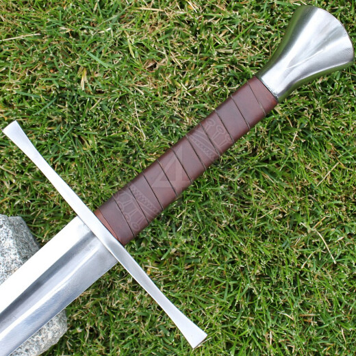 Jedenapůlruční meč Ocasní ploutev s koženou pochvou