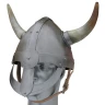 Vikinská helma s čelním štítkem a rohy