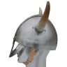 Vikinská helma s čelním štítkem a rohy