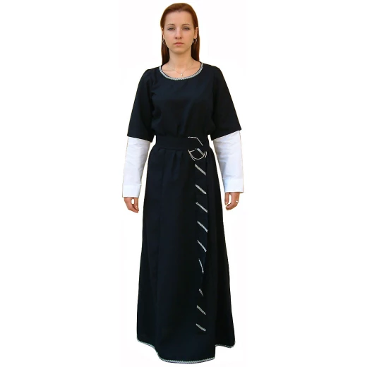 Lněné gotické šaty