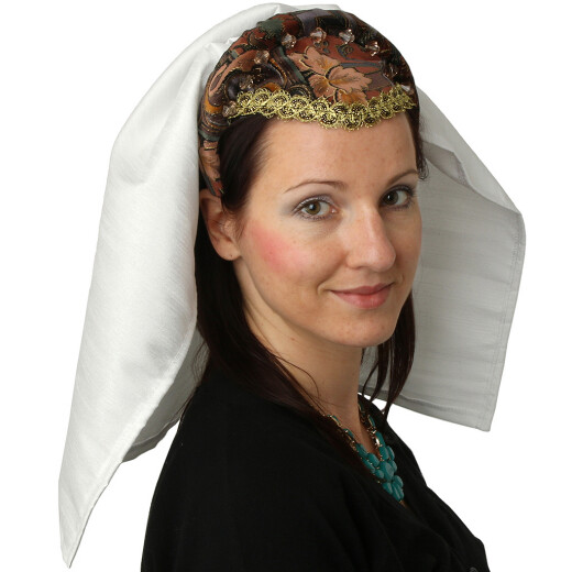 Headdress from velvet with chiffon