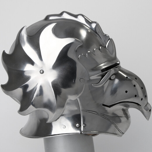 Helma orlí hlava s groteskním obličejem