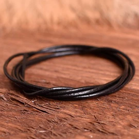 Round strap from goatskin, 1,5mm - 1m
