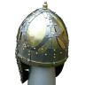 Zdobená vikinská helma s lícnicemi