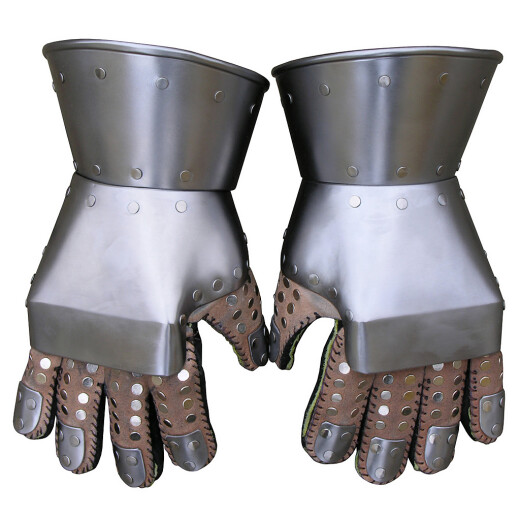 Plátové rukavice Churburg (rok okolo 1410)