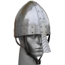 Normanská helma s vroubkovaným nánosníkem