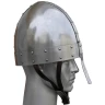 Normanská helma s vroubkovaným nánosníkem