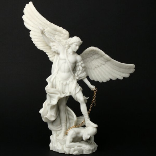 Archanděl Michael socha, imitace alabastru