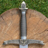 Dekorativní meč ve stylu 14. století se zdobenou záštitou